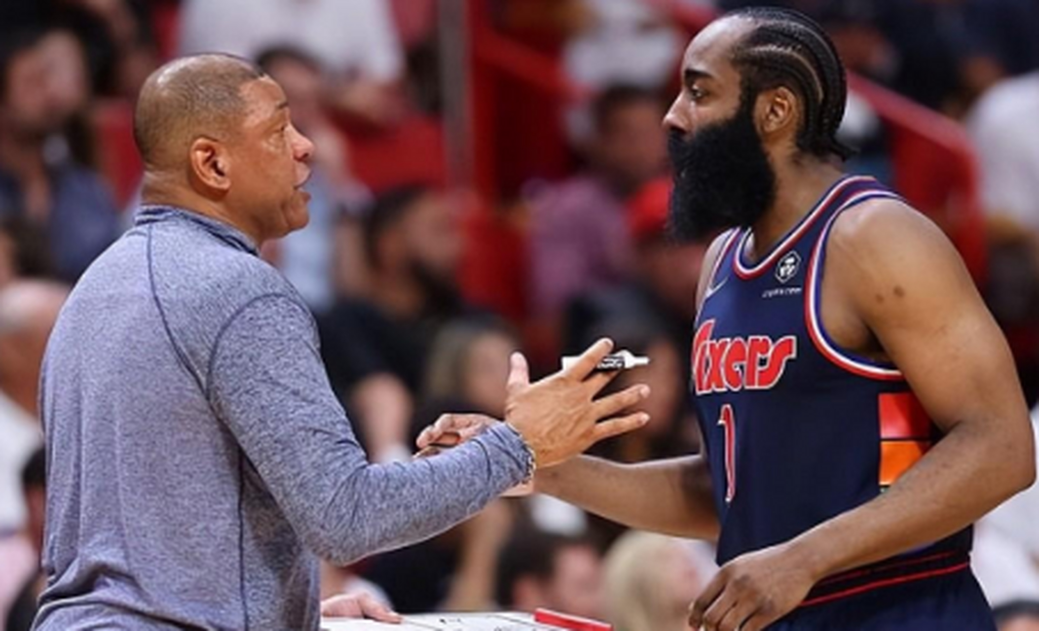 步行者轻取快船,恩比德带队取胜 步行者轻取快船,恩比德带队取胜