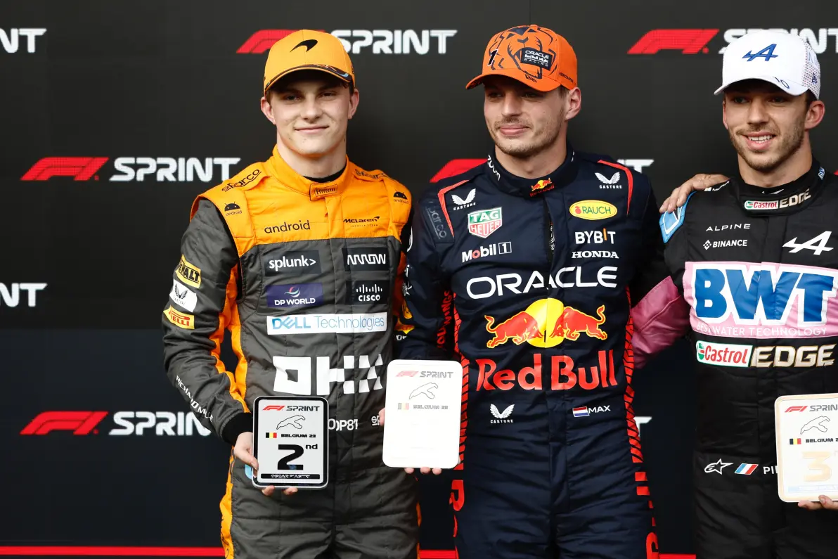 开云体育-雷诺车队逆转梅赛德斯，皮亚斯特里关键制胜