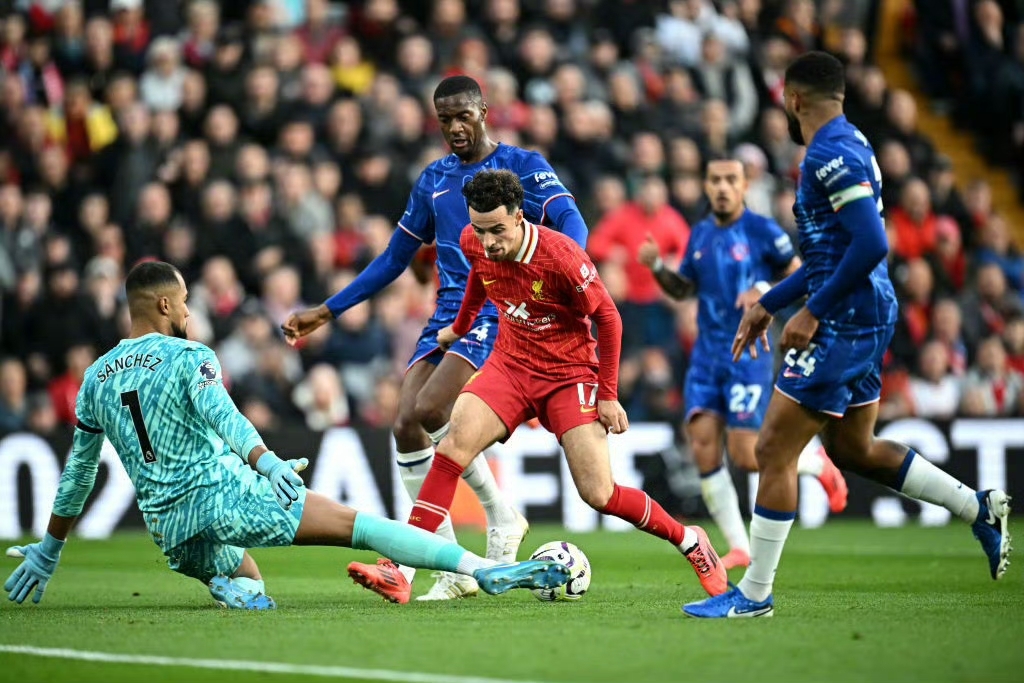 开云-英格兰轻取利物浦，库尔图瓦点燃赛场