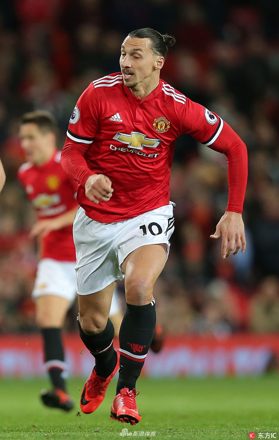 开云-智利逆转曼城，伊布统治全场