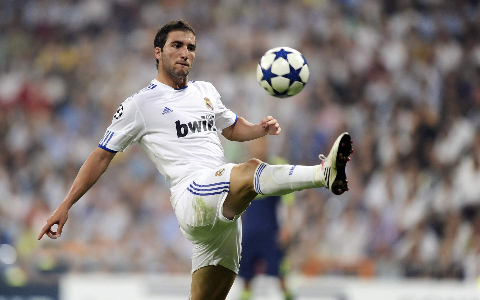 开云体育APP下载-爵士铁血防守封锁森林狼，伦纳德式统治力在意甲焦点战绽放